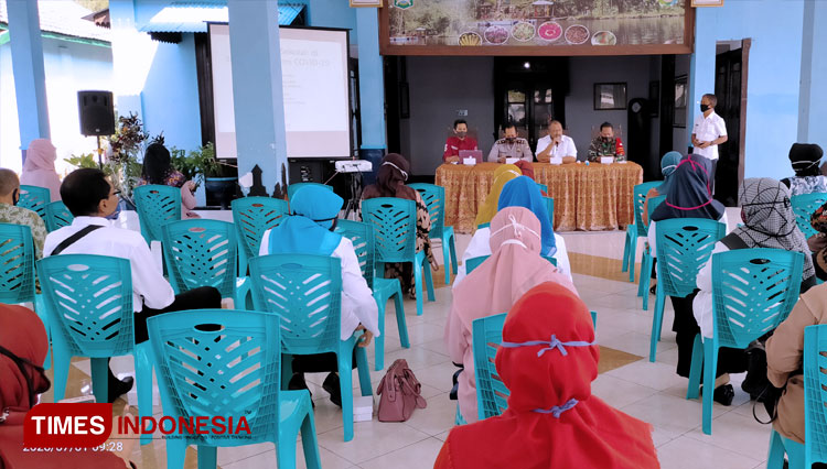 Acara sosialisasi Sekolah di tengah pandemi Covid-19 oleh Satgasus Kecamatan Lawang-Tim FK UIN Malang. (FOTO: Widodo irianto/TIMES Indonesia)