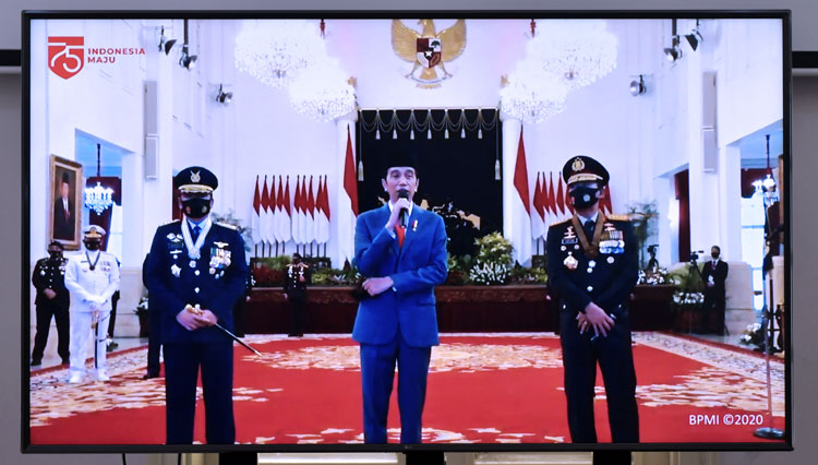 Presiden dalam acara acara Peringatan Hari Ulang Tahun (HUT) ke-74 Bhayangkara, Rabu (1/7), di Istana Negara, Provinsi DKI Jakarta. (Foto: Humas/Oji)