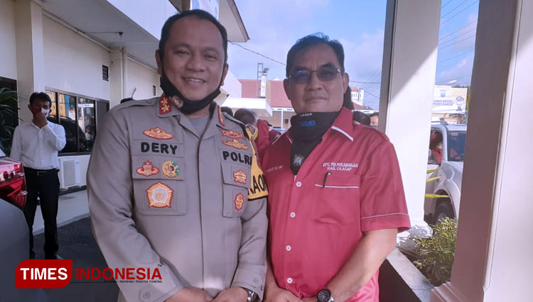 Sarijo sebagai kader dan pengurus DPC PDI Perjuangan Cilacap mengatakan wajar jika kader  partai marah atas insiden pembakaran bendera partai. (FOTO: Estanto Prima Yuniarto/TIMES Indonesia)