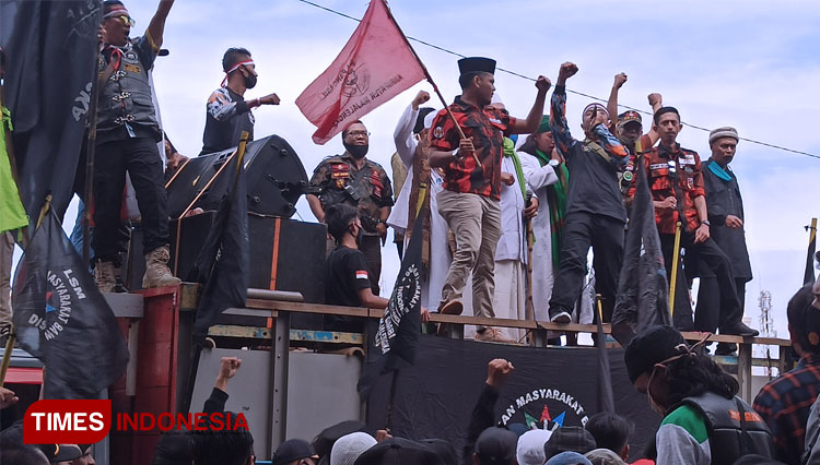 Oramas gabungan di Majalengka gelar aksi damai tolak RUU HIP. (FOTO: Jaja Sumarja/TIMES Indonesia)
