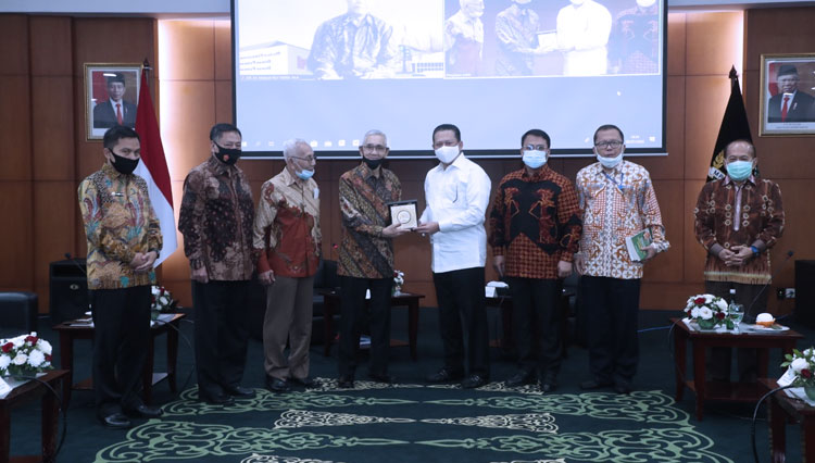 Mantan Wapres RI Try Sutrisno Minta RUU HIP Ganti Nama Dengan Pembinaan Ideologi