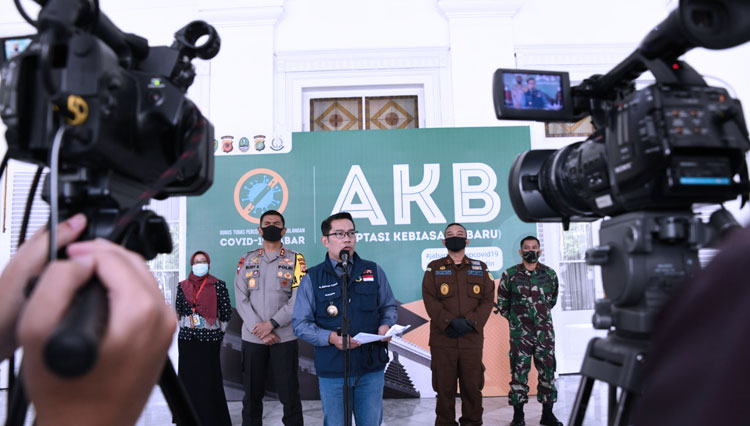 Ketua Gugus Tugas Percepatan Penanggulangan Covid-19 Jabar Ridwan Kamil saat jumpa pers di Gedung Pakuan, Kota Bandung, Jumat (3/7/2020). (Foto: Humas Jabar for TIMES Indonesia)