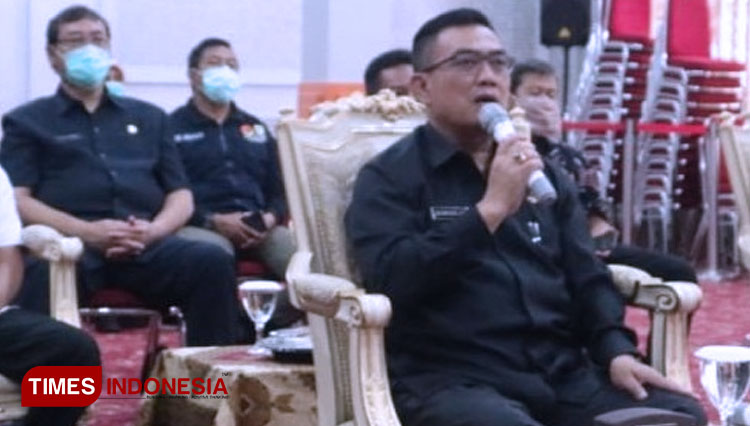 Video Conference Walikota Cirebon bersama Gubernur Jawa Barat (Foto: Devteo MP/TIMES Indonesia)