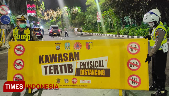 Foto : Penetapan kawasan physical distancing di Surabaya mulai berlaku kembali, Jumat (3/7/2020).(Foto : Lely Yuana/TIMES Indonesia) 