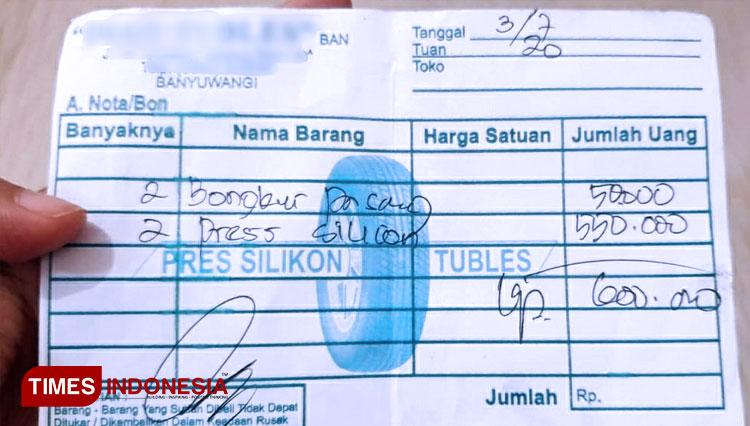 Nota tagihan jasa tambal ban. (FOTO: Agung Sedana/ TIMES Indonesia)