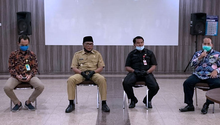 dr Umar Usman (kanan) bersama wawali dan sekda Kota Malang. (foto: dok RSUD Kota Malang)