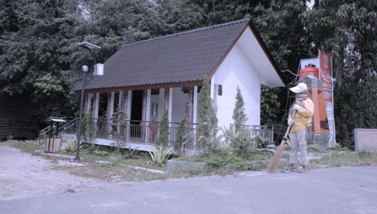 Kampung-Ulos-Samosir-a.jpg