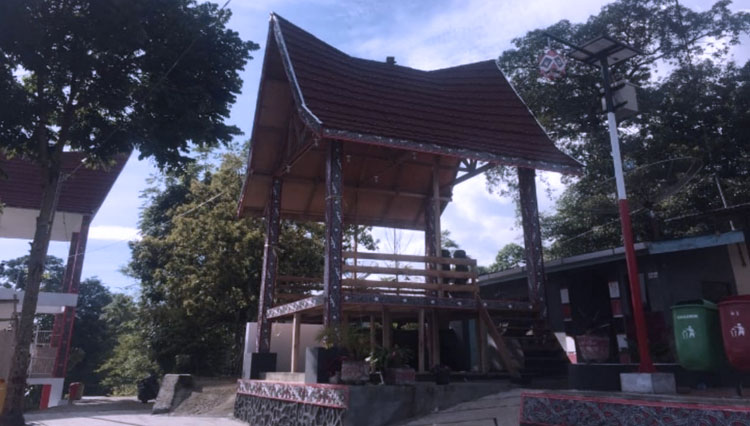 Kampung-Ulos-Samosir-c.jpg