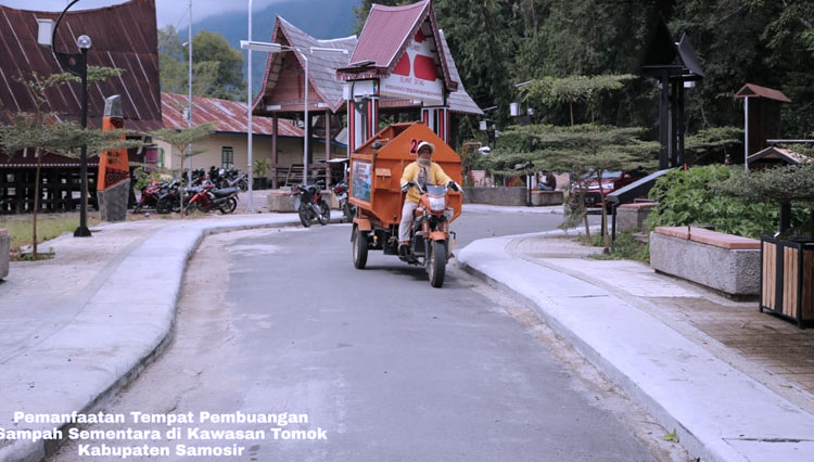 Kampung-Ulos-Samosir-d.jpg