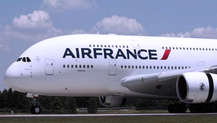 ilustrasi maskapai Air France. (foto: Gary CameronReuters)