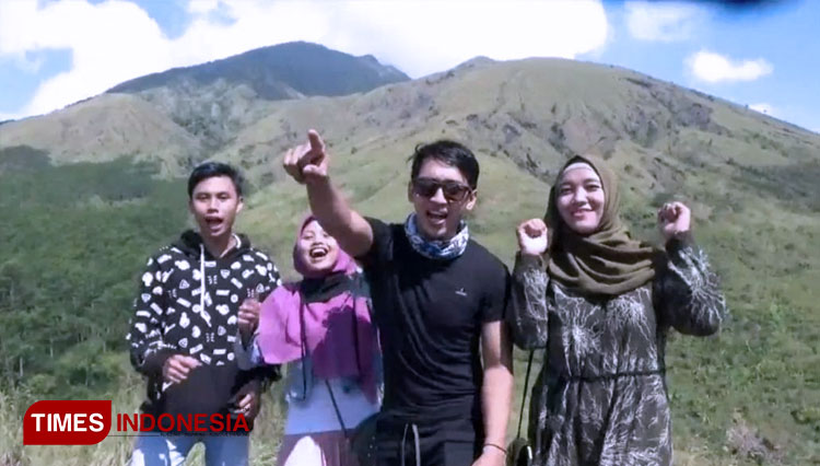 wisata-baru-bukit-Savana-Batitang-3.jpg