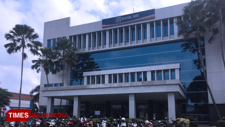 Suasana Kantor BRI Kanwil Malang di Jalan RE Martadinata Kota Malang. (Foto: Naufal Ardiansyah/TIMES Indonesia)