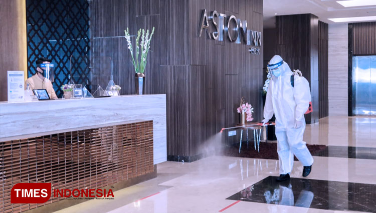 The staff of Aston Inn Gresik disinfect to hotel area to keep its sanitary. (PHOTO: Hotel Aston Inn for TIMES Indonesia) 