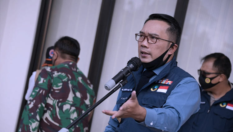 Ketua GTPP Covid-19 Jabar Ridwan Kamil saat jumpa pers di halaman Mapolda Jabar, Kota Bandung, Selasa (7/7/2020). (Foto: Humas Jabar for TIMES Indonesia)