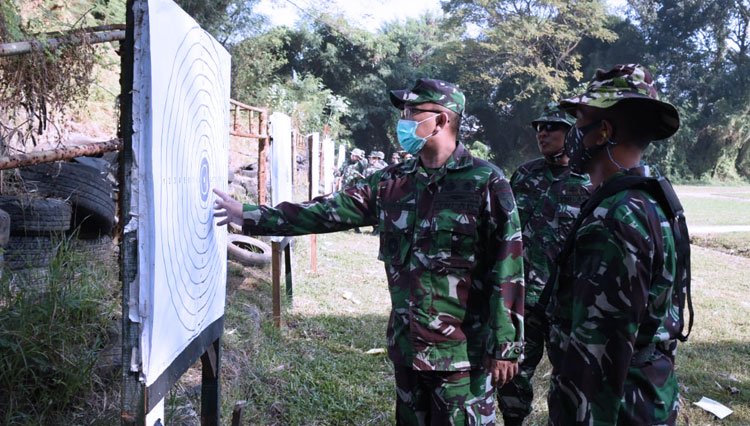 Latihan-menembak-senjata-3.jpg