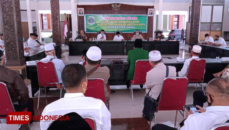 Pengarahan Bupati Tentang Pelaksanaan Ibadah di Masjid dan Pelaksanaan Perayaan Idul Adha 1441 H,  di Pendapa Bupati (FOTO: Moh Bahri/TIMES Indonesia).