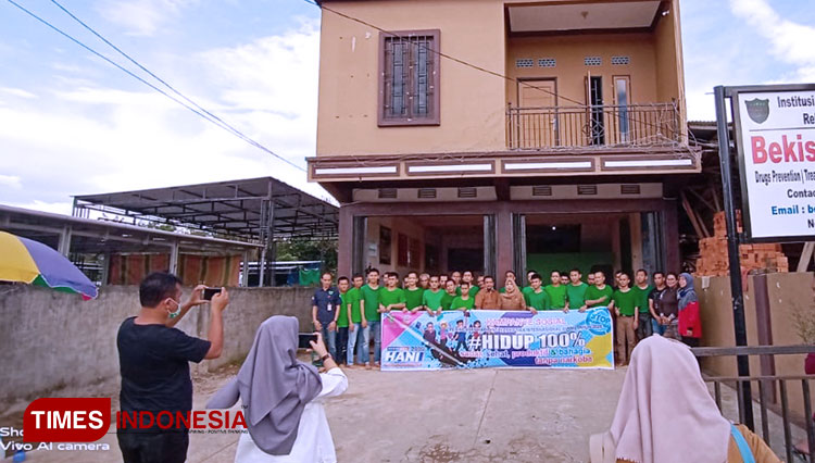 Keluarga besar BEKISA Foundation penuh antusias mengikuti jalannya giat kampanye sosial hidup 100% yang diadakan Dinsos Provinsi Sumsel. (Foto: Asnadi/ TIMES Indonesia)