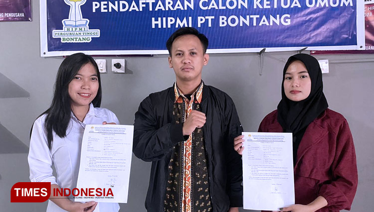 Ketua SC, Firmansyah menerima pengambilan formulir 2 bakal calon ketua HIPMI PT Bontang (Foto: Zuaji For TIMES Indonesia)