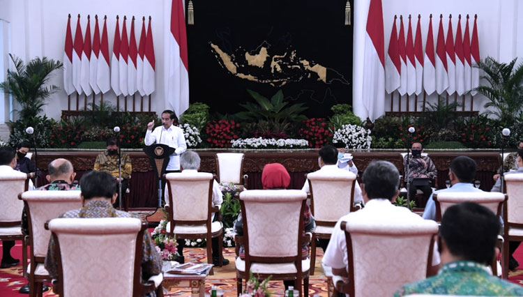Presiden Joko Widodo saat memimpin rapat di Istana Negara, Jakarta, Selasa (7/8/2020). (Foto: BPMI)