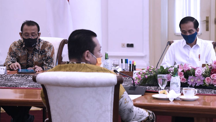 Presiden saat bertemu dengan Pimpinan MPR, di Istana Kepresidenan Bogor, Provinsi Jawa Barat, Rabu (8/7). (Foto: BPMI)