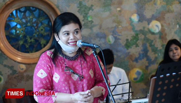 Executive Assistant Manager Hotel Tugu Malang, Crescentia Harividyanti saat memberikan sambutan dalam rangkaian 30 Tahun Hotel Tugu Malang. (FOTO: Adhitya Hendra/TIMES Indonesia)