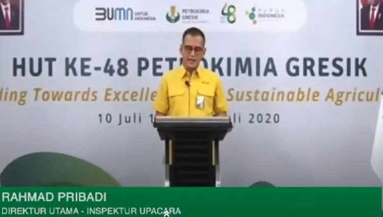 Direktur Utama PT Petrokimia Gresik Rahmad Pribadi saat menjadi inspektur upacara virtual di Jakarta. (Foto: Humas Petrokimia Gresik for TIMES Indonesia)