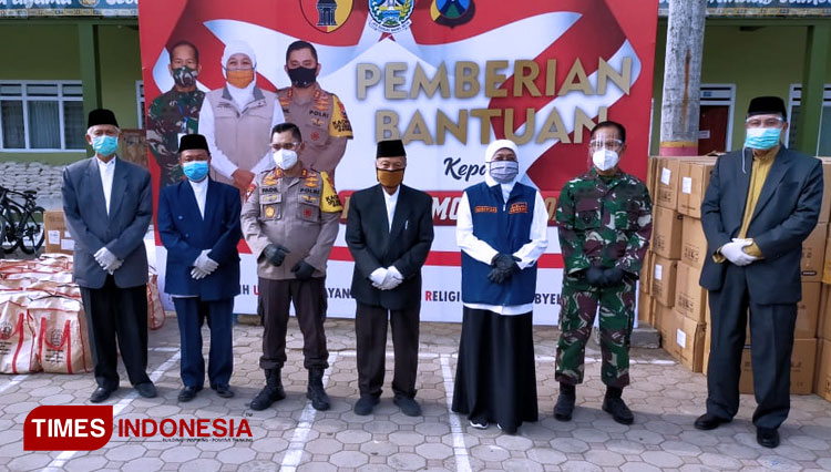 Gubernur Jawa Timur Khofifah Indar Parawansa didampingi  Kapolda Jatim dan Pangdam V Brawijaya kunjungi Pondok Gontor 2 Ponorogo. (foto: Marhaban/TIMES Indonesia)