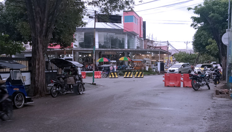Jalan Sudirman Kota Gorontalo yang dijadikan jalan satu arah (FOTO: Sarjan Lahay/TIMES Indonesia)