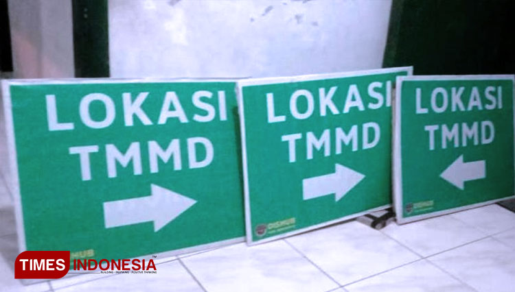 Penunjuk arah ke lokasi TMMD (FOTO: AJP/TIMES Indonesia)