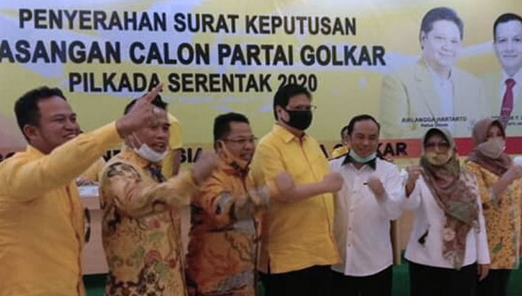 Ketua DPD I Golkar Kaltim, Rudi Masud dan Mahyunadi-Kinsu bersama Ketua umum DPP Partai Golkar, Airlangga Hartarto (Foto: Dokumen Golkar)