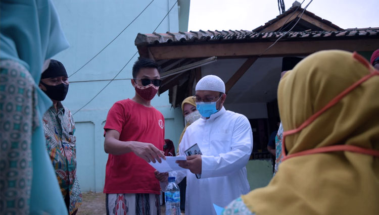 Staf Khusus Presiden menggelar pelaksanaan Rapid Test di Pondok Pesantren As Shidiqiyah 2. (FOTO: Rizavan Shufi Thoriqi/ TIMES Indonesia) 