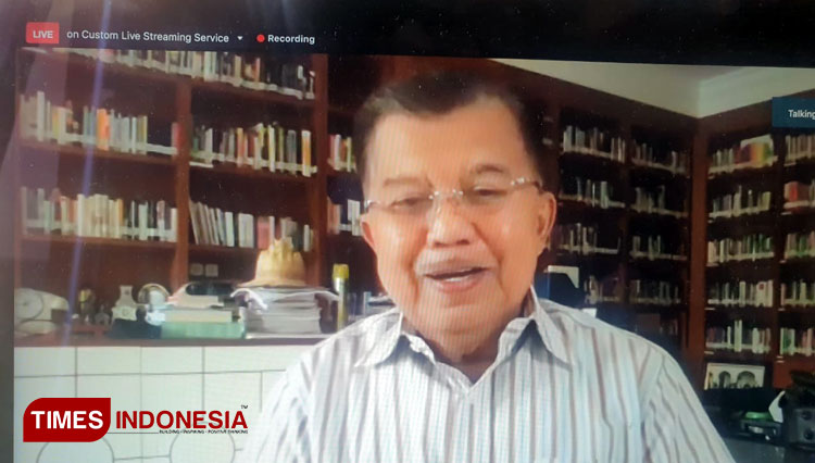 Mantan Wakil Presiden Indonesia Jusuf Kalla dalam Webinar Series SBM ITB, From Surviving to Thriving: Business After Covid-19, Sabtu (11/7/2020). (Foto: SBM ITB for TIMES Indonesia) 
