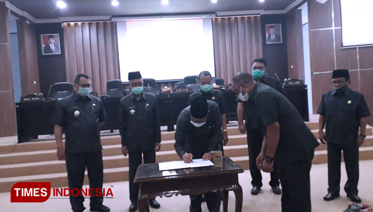 Rapat Paripurna penyampaian Jawaban Bupati atas Pemandangan Umum Fraksi di Gedung DPRD Bondowoso (Foto: Moh Bahri/TIMES Indonesia)