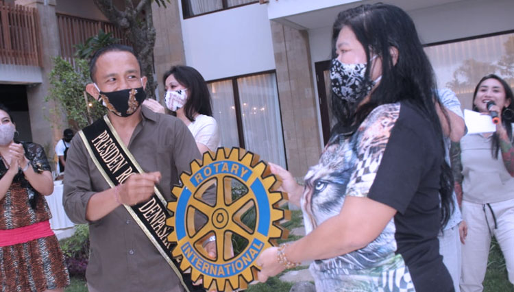 Sang Putu Eka Pertama resmi dikukuhkan menjadi Presiden Rotary Club Bali Denpasar Periode 2020/2021. (foto: Rotary Club Bali Denpasar)