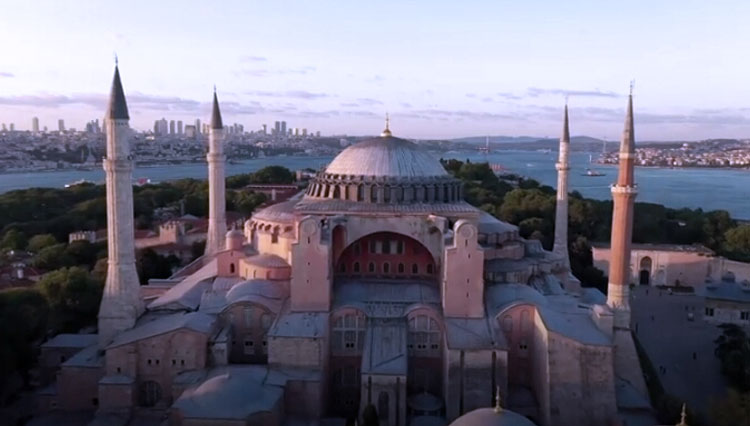 Hagia Sophia yang dikembalikan fungsinya sebagai masjid oleh Recep Tayyip Erdogan. (Foto: Instagram @rterdogan)