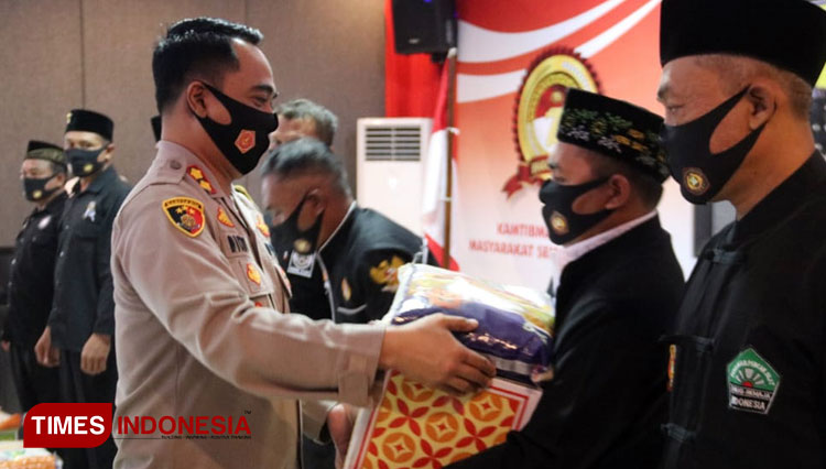 Kapolres Ngawi bertemu dengan perwakilan perguruan silat. (Foto: Ardian Febri TH /TIMESIndonesia) 