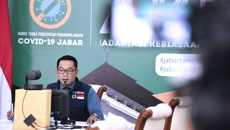 Gubernur Jabar Ridwan Kamil saat membuka Rapat Koordinasi Daerah (Rakorda) Baznas dan Lembaga Amil Zakat (LAZ) se-Jabar Tahun 2020 secara virtual, di Gedung Pakuan, Kota Bandung, Senin (13/7/20). (Foto: Humas Jabar for TIMES Indonesia)