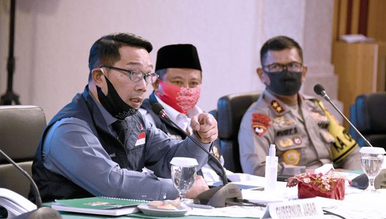 Ketua Gugus Tugas Percepatan Penanggulangan Covid-19 Jabar Ridwan Kamil saat konferensi pers di Markas Kodam III/Siliwangi, Kota Bandung, Senin (13/7/2020). (Foto: Humas Jabar for TIMES Indonesia)