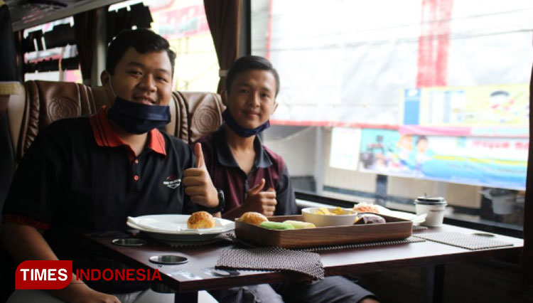Ngopi-On-The-Bus-3.jpg