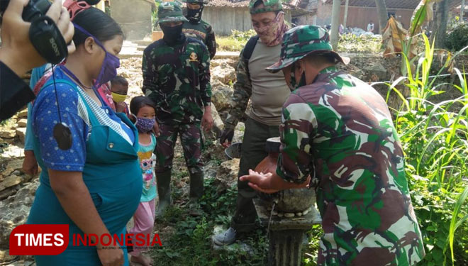 Satgas TMMD Ajari Ibu-Ibu