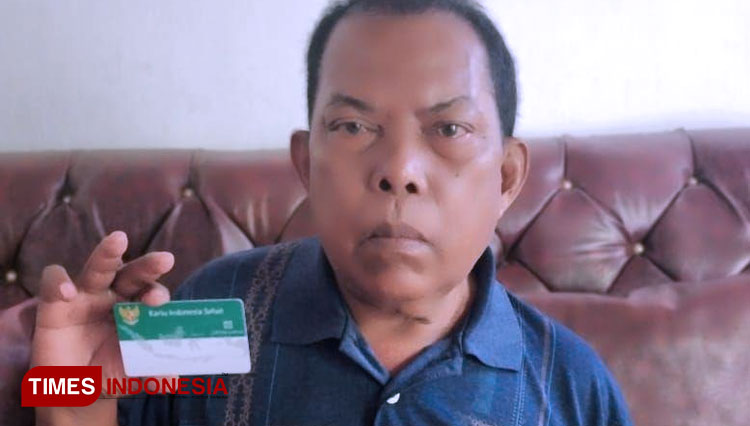 Umbu Ande Kulandima yang menjalani operasi lutut. (FOTO: Habibudin/TIMES Indonesia)