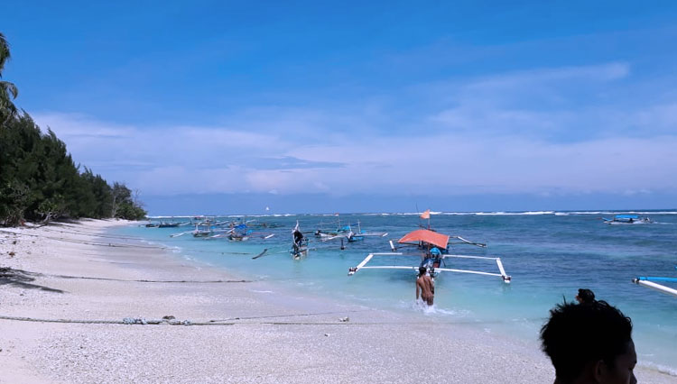 Pantai-Pangubaian-3.jpg