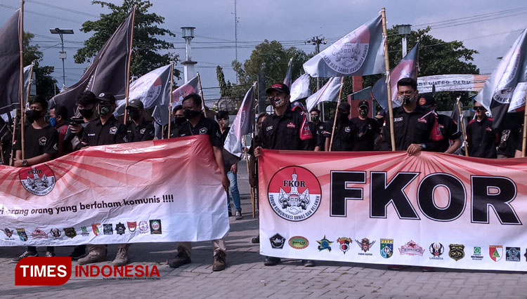 Massa FKOR DIY gelar aksi tolak paham komunis (Foto: Totok Hidayat/TIMES Indonesia)