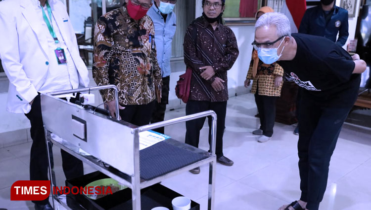 Ganjar Pranowo, the Governor of Central Java welcome RAMA and the team at the governor house on Sunday (19/7/2020). (Photo: Dhani/TIMES Indonesia)