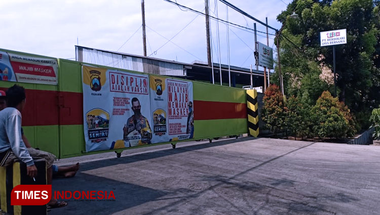 PT. BJB Kota Probolinggo, di Jalan raya Lumajang, serta hasil uji emisi gas buang. (FOTO: Happy/TIMES Indonesia)