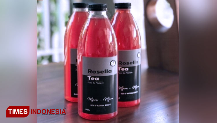 Rosella Tea, the beverage that starts gaining fame in Probolinggo. (PHOTO: Dicko W/TIMES Indonesia)