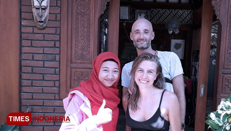 homestay-Red-Island-Wisma-2.jpg
