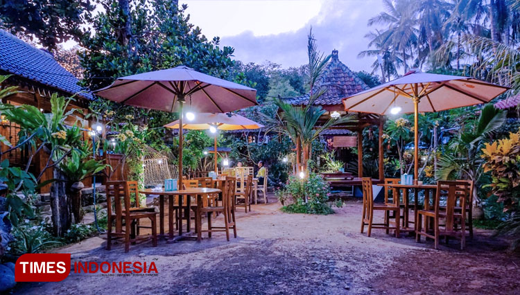 homestay-Red-Island-Wisma.jpg