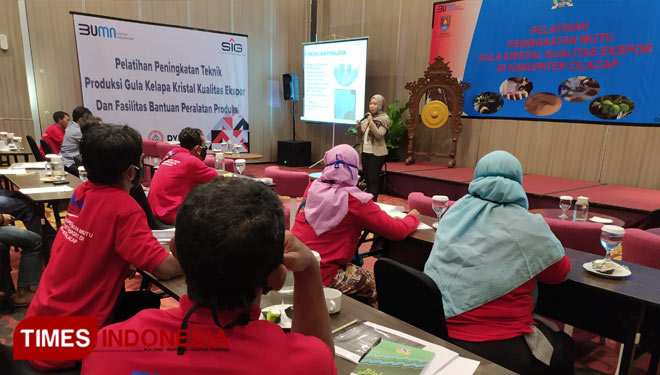 Program CSR SIG ber-tagline SIG Cerdas merambah petani penderes guna dorong peningkatan ekspor gula semut Cilacap. (FOTO: SBI for TIMES Indonesia)