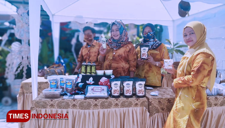 Pameran produk UMKM di Eathouse Caruban. (Foto: Yupi Apridayani/TIMES Indonesia)